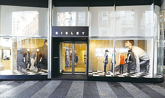 透明LED櫥窗顯示屏展示效果